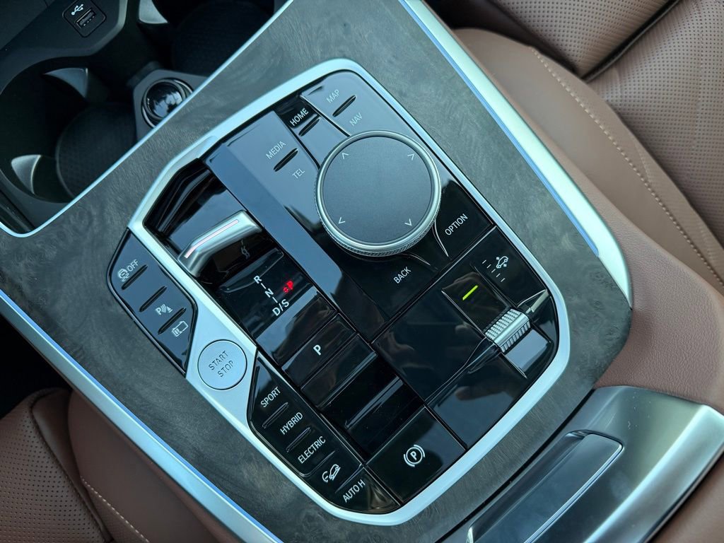New 2026 BMW X5 xDrive50e w/ Premium Package image 31