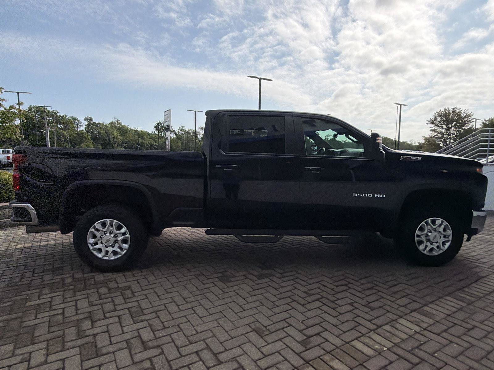 Used 2021 Chevrolet Silverado 3500 LT w/ Convenience Package AWD/4WD image 6