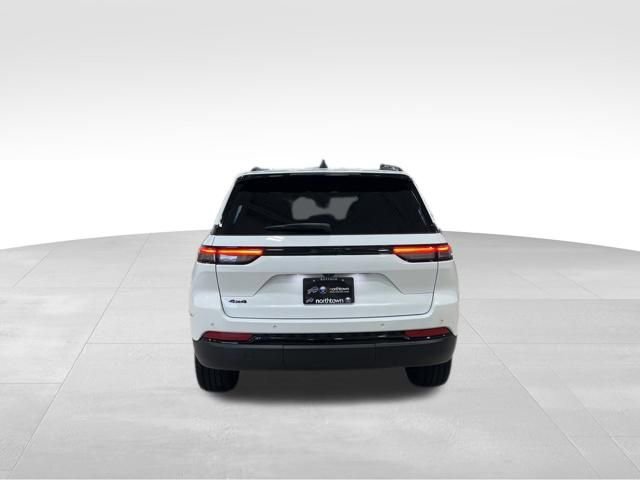 Used 2022 Jeep Grand Cherokee Altitude AWD/4WD image 27