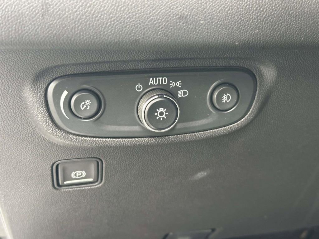 Used 2024 GMC Terrain SLT image 25