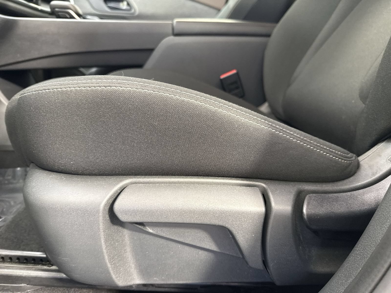 Used 2023 Nissan Rogue S AWD/4WD image 20