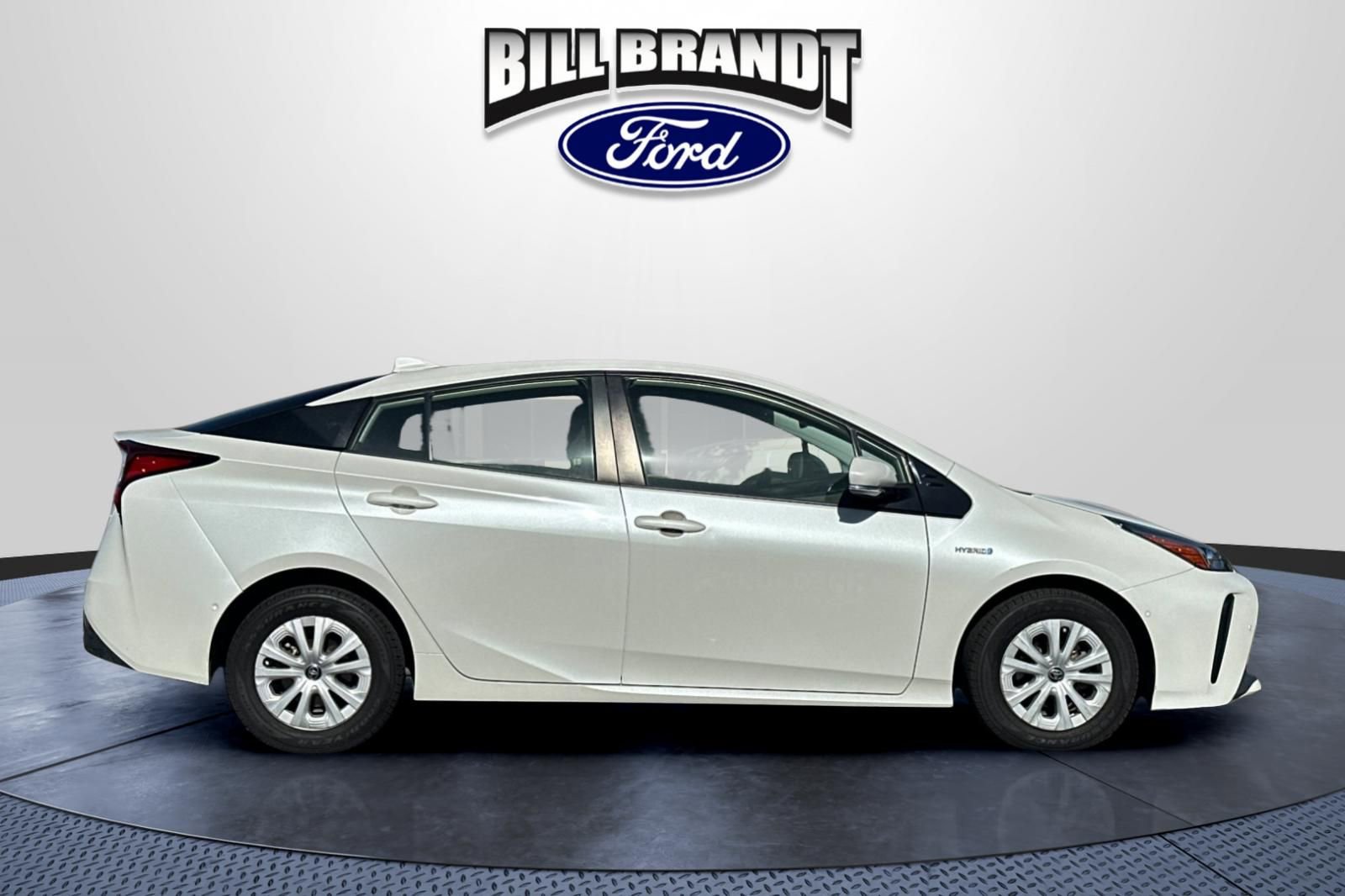 Used 2020 Toyota Prius LE FWD image 2