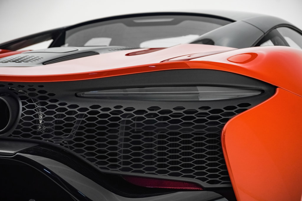 Used 2023 McLaren Artura RWD image 15