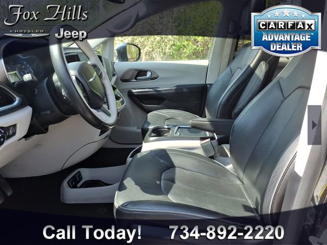 Used 2019 Chrysler Pacifica Limited FWD image 16