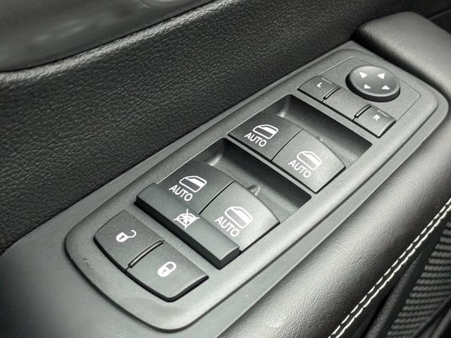 New 2026 Chrysler Pacifica Select FWD image 24
