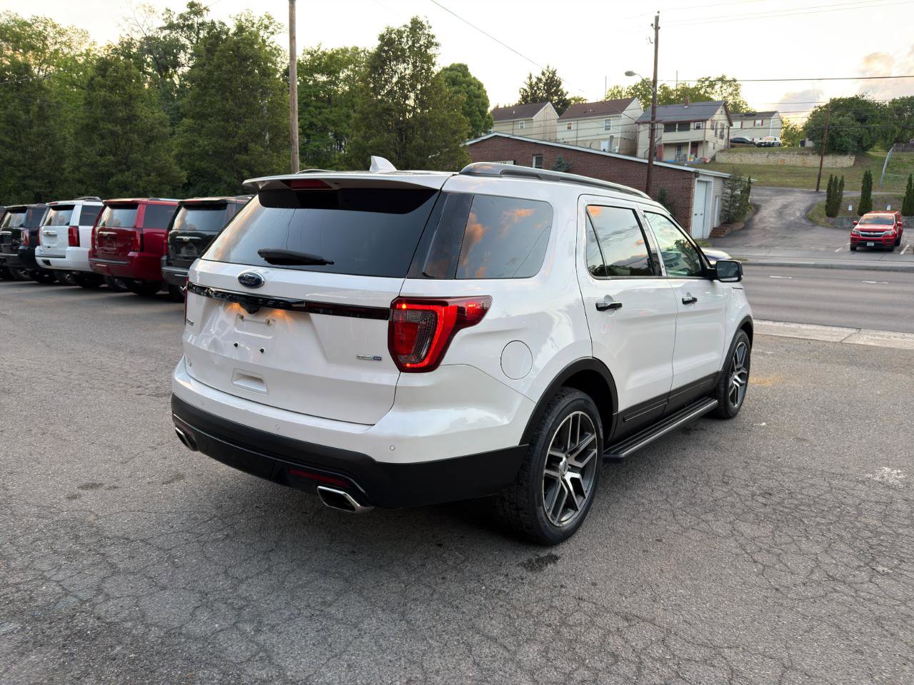 Used 2017 Ford Explorer Sport w/ Equipment Group 401A AWD/4WD image 4