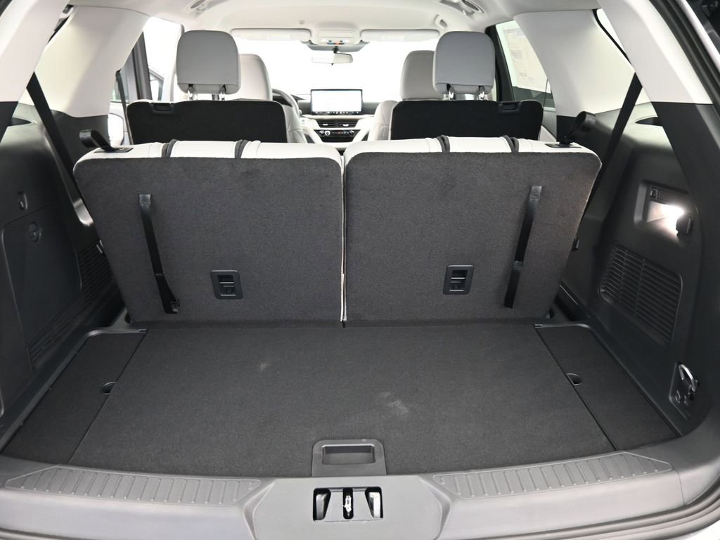 Used 2025 Ford Explorer Active w/ Active Comfort Package image 8