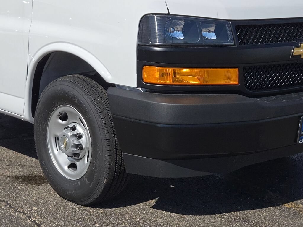 New 2026 Chevrolet Express 2500 w/ Communications Package RWD image 3