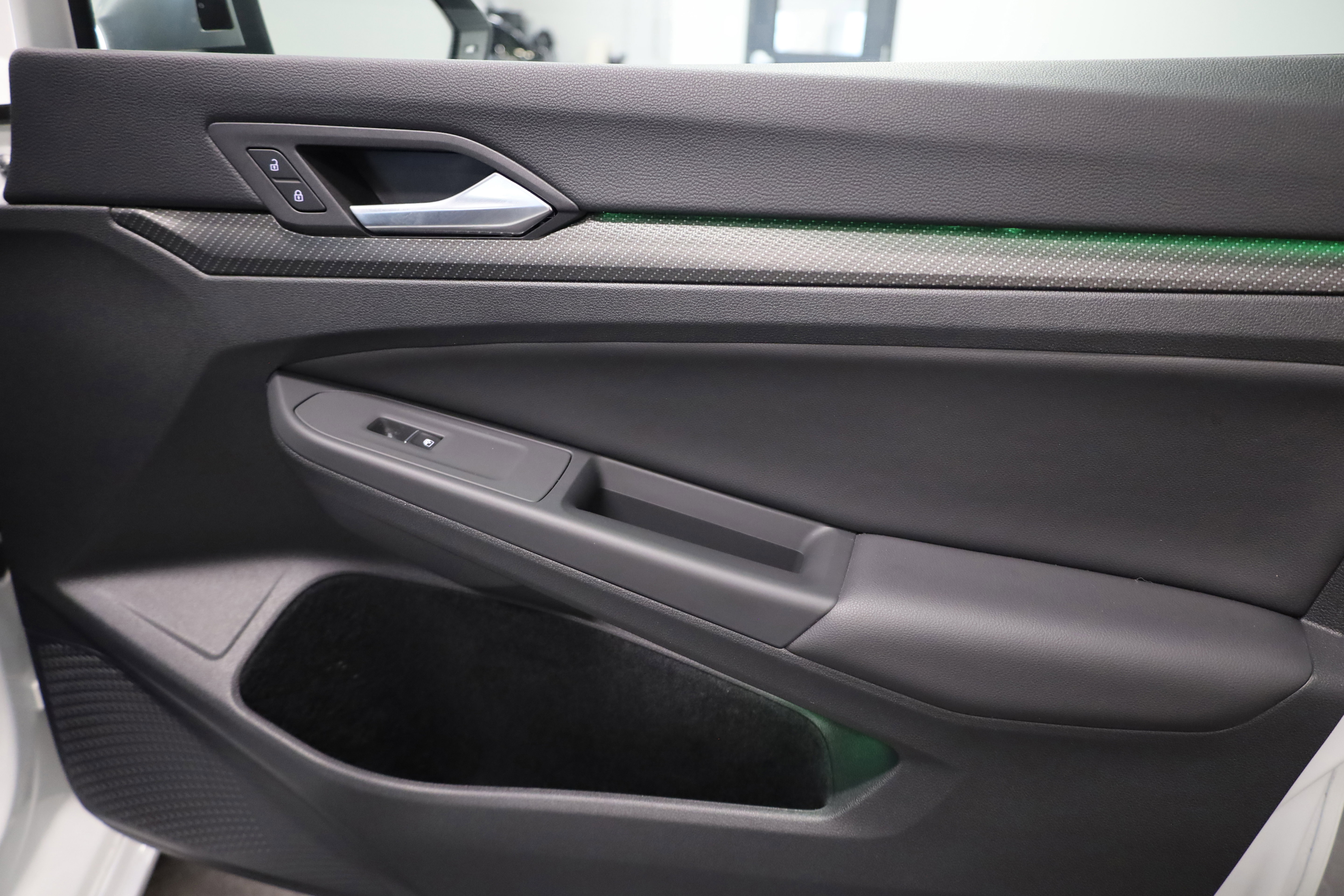 Used 2024 Volkswagen Golf R image 40