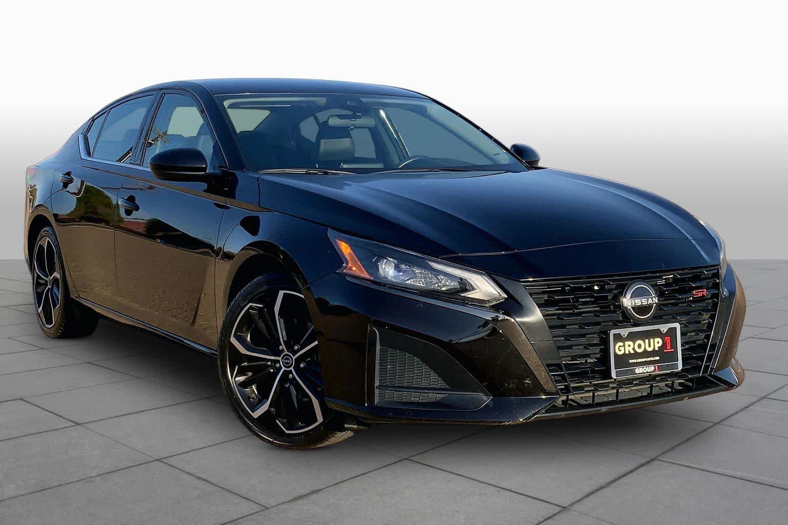 Used 2024 Nissan Altima 2.5 SR FWD image 3