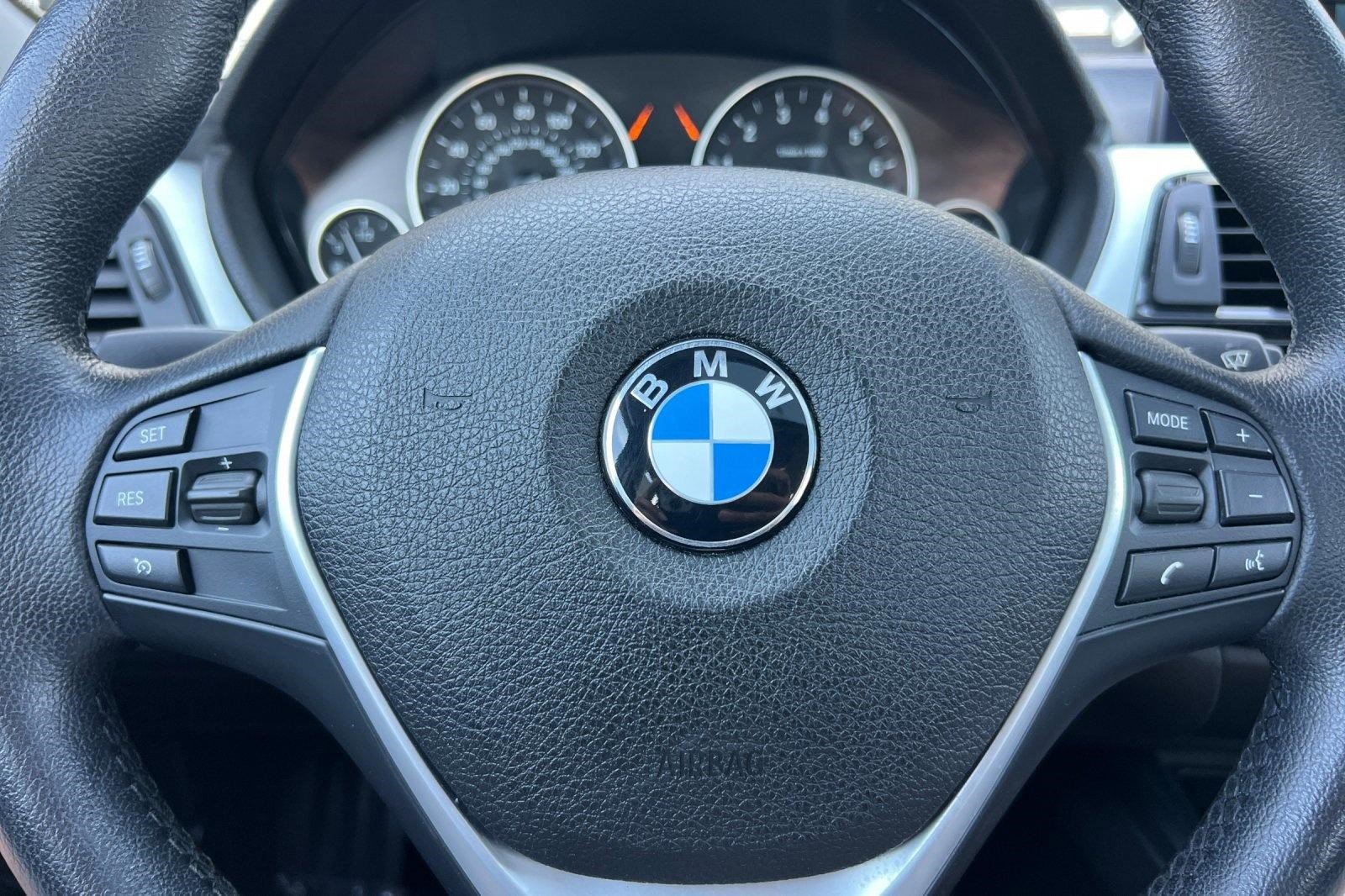 Used 2015 BMW 328i xDrive Sedan AWD/4WD image 17