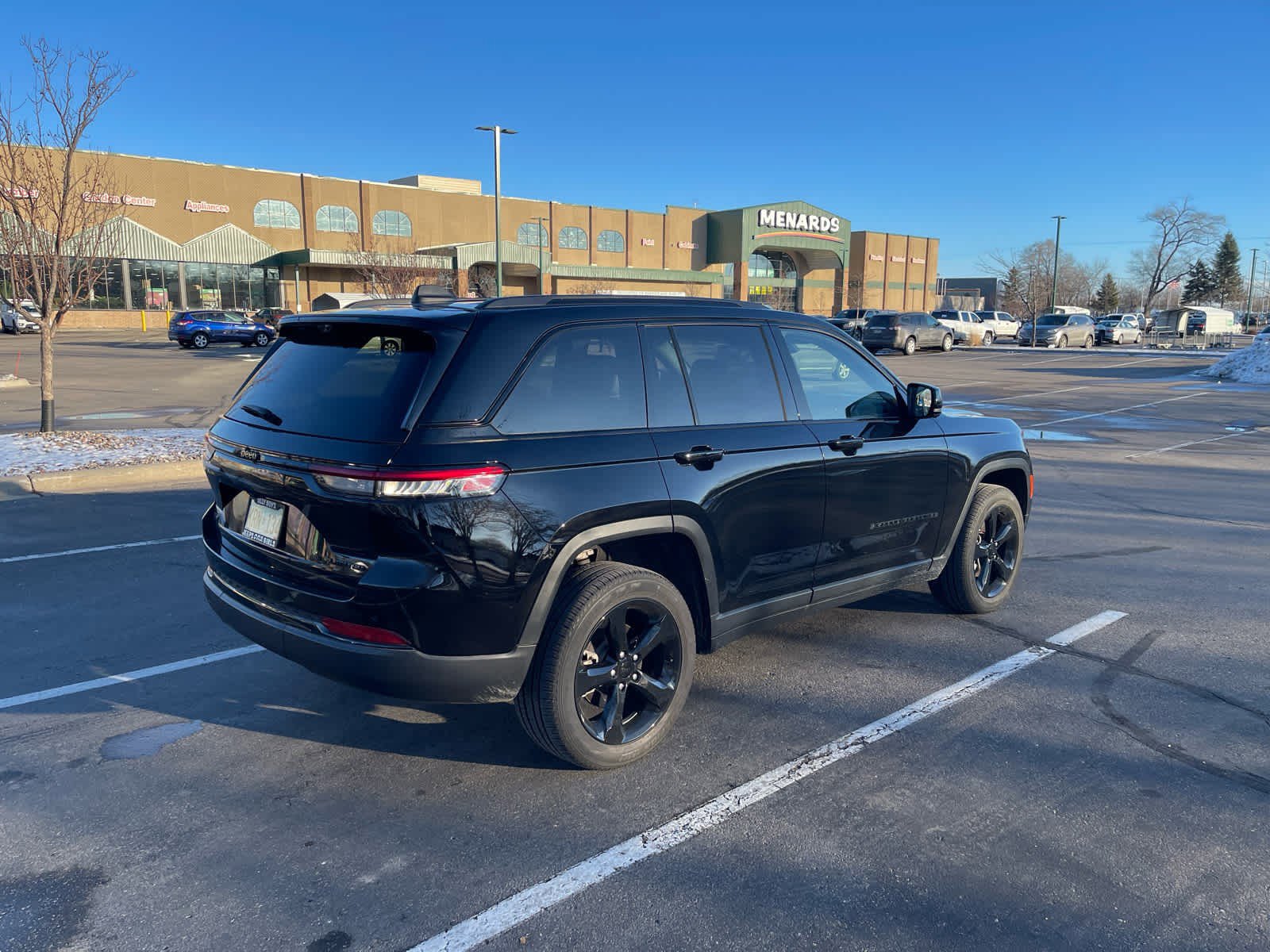 Used 2023 Jeep Grand Cherokee Limited w/ Luxury Tech Group II image 3