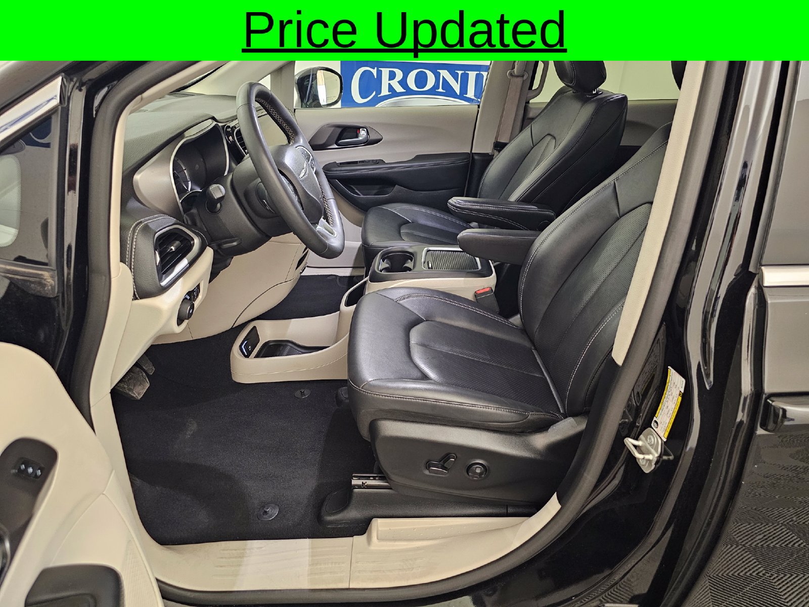Used 2024 Chrysler Pacifica Limited FWD image 5