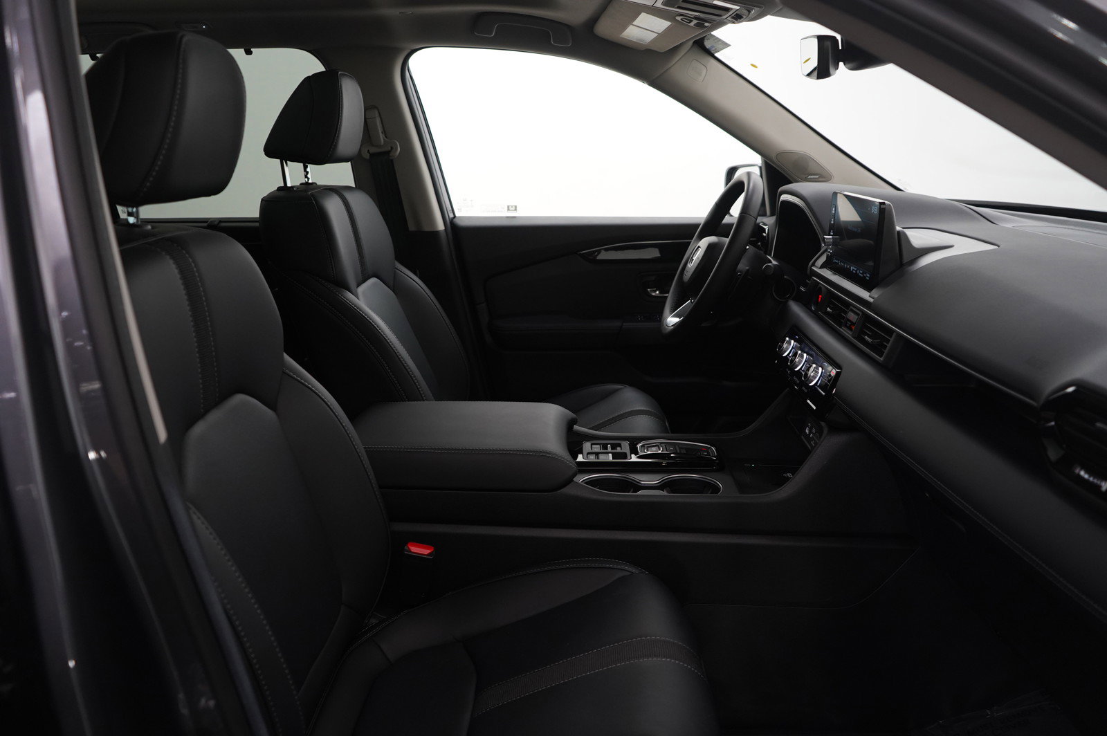 Used 2025 Honda Pilot Touring image 10