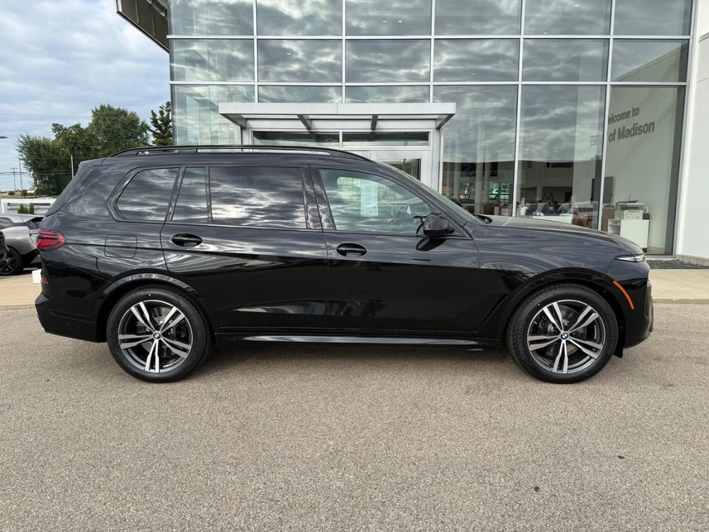 New 2026 BMW X7 M60i image 2