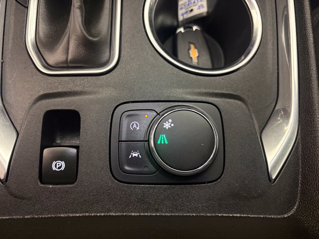Used 2022 Chevrolet Traverse LT FWD image 11