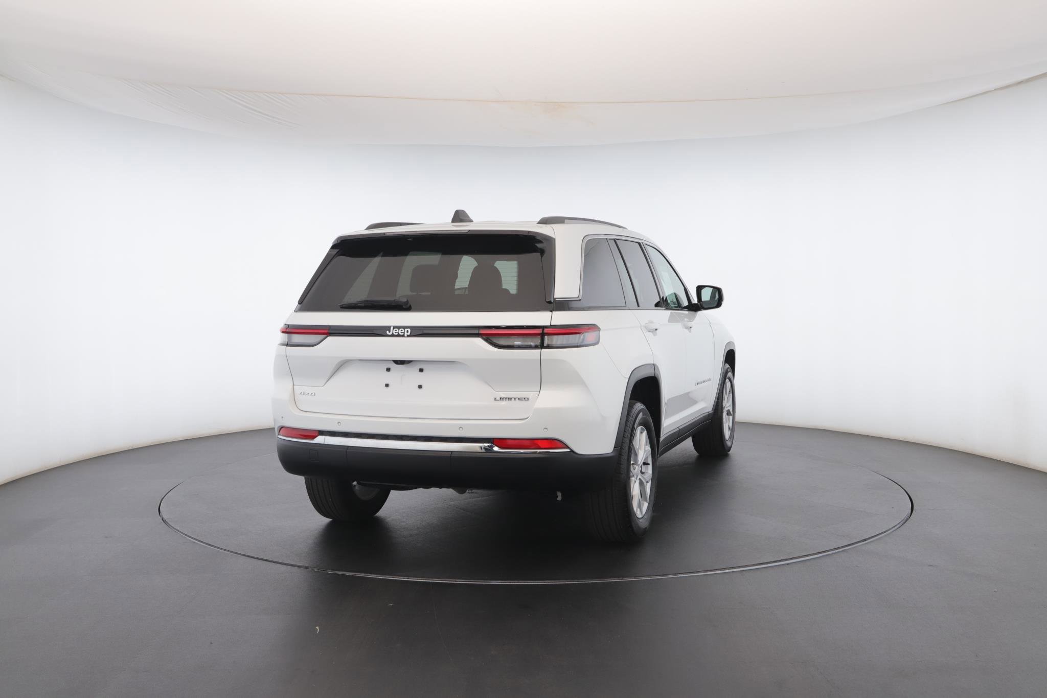 Used 2023 Jeep Grand Cherokee Limited image 24