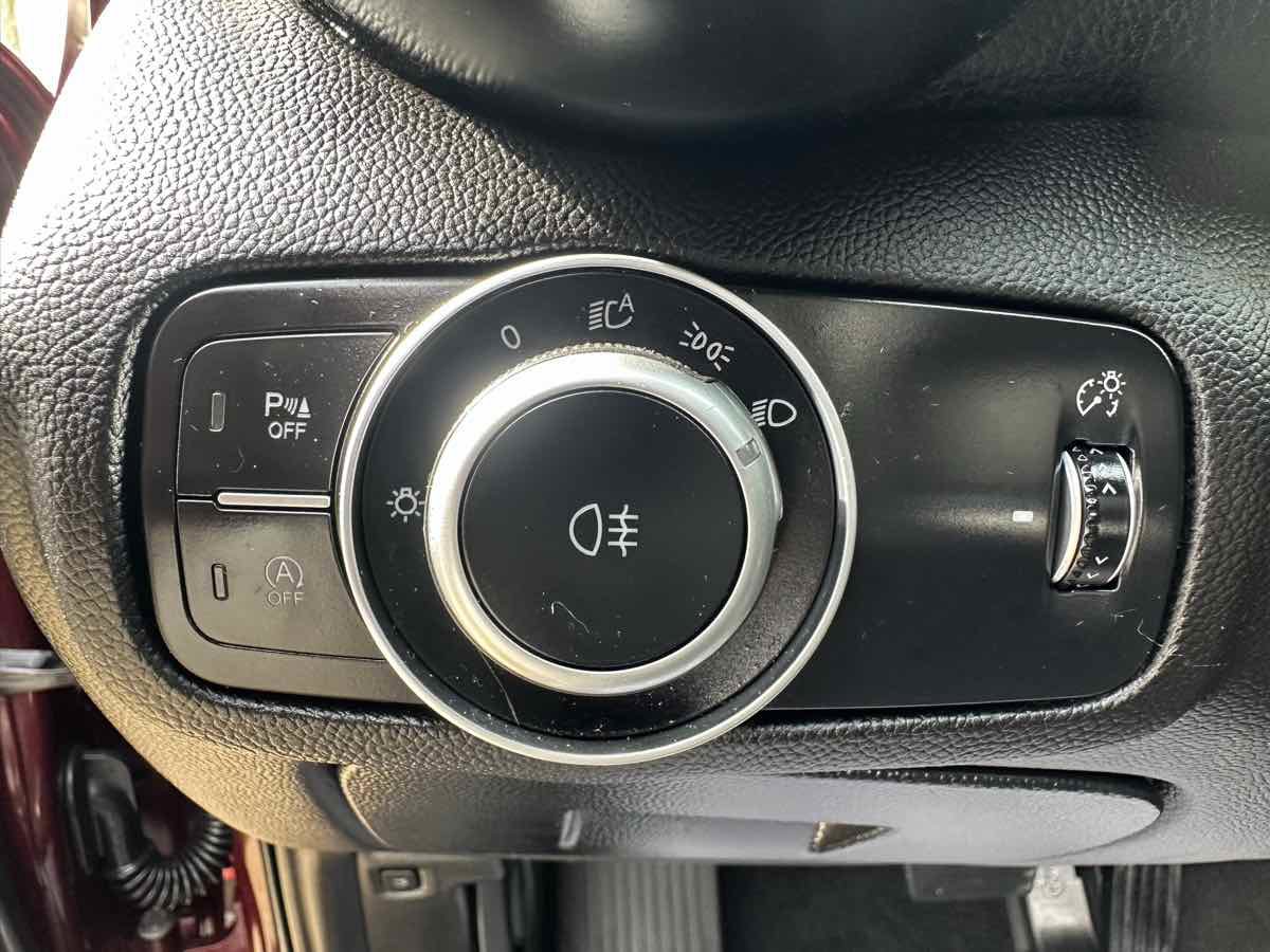 Used 2017 Alfa Romeo Giulia AWD image 14