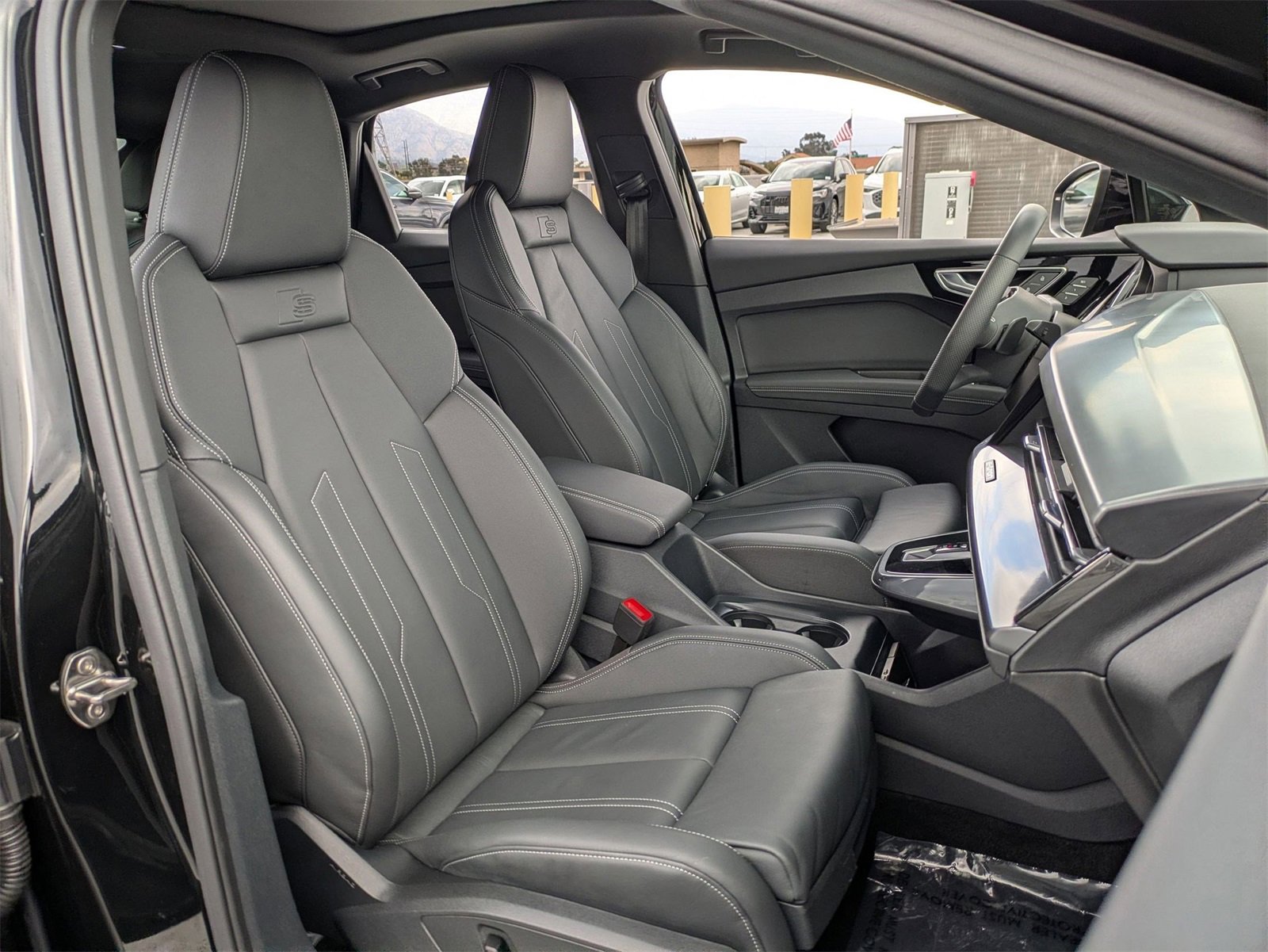 Used 2025 Audi Q4 e-tron Premium Plus w/ Premium Plus image 28