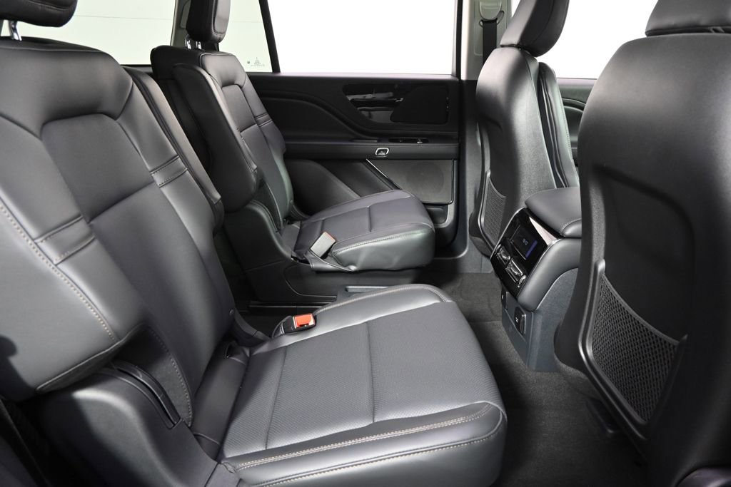 New 2026 Lincoln Aviator AWD image 18