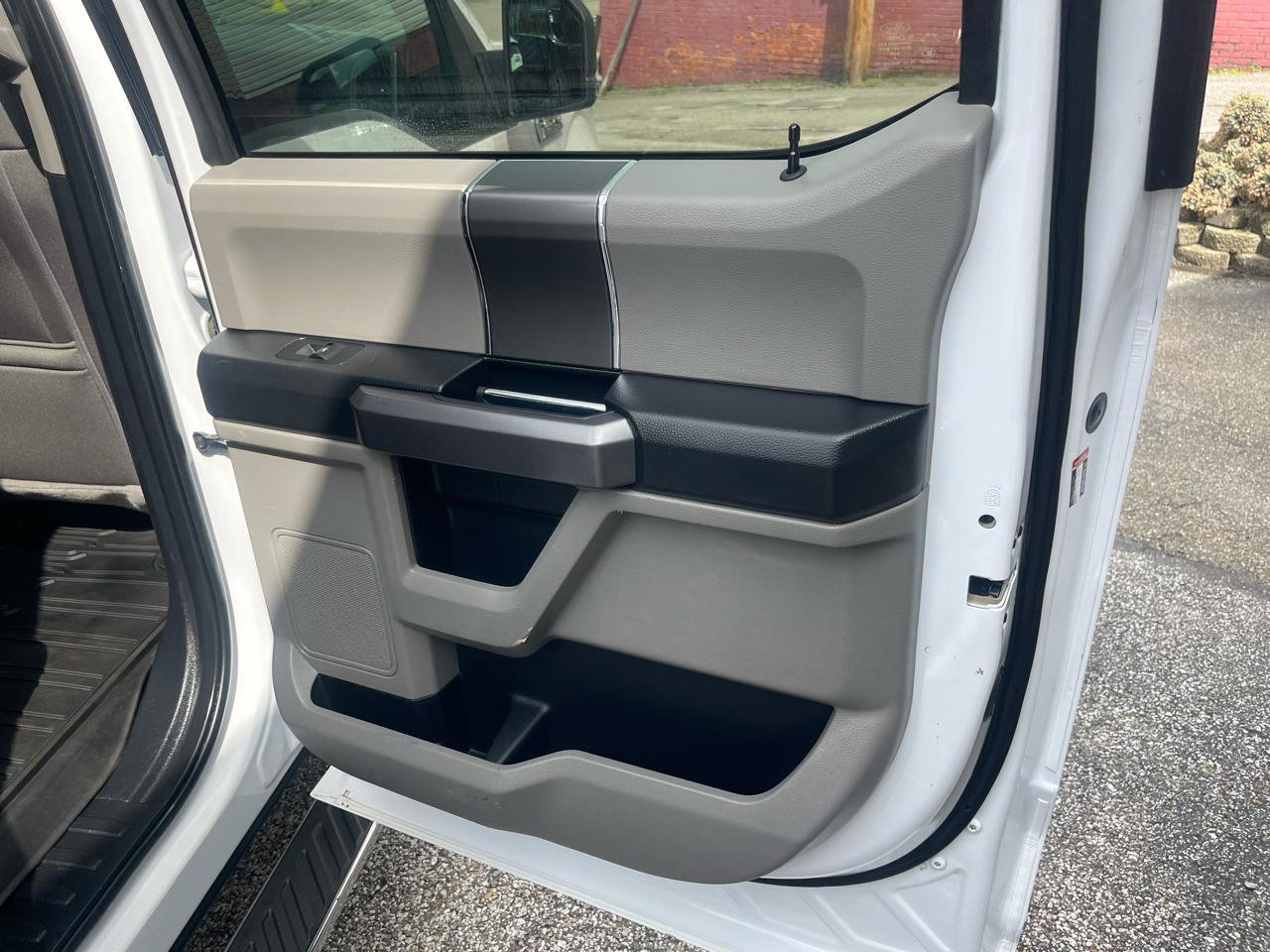 Used 2019 Ford F150 XLT w/ Equipment Group 302A Luxury AWD/4WD image 29