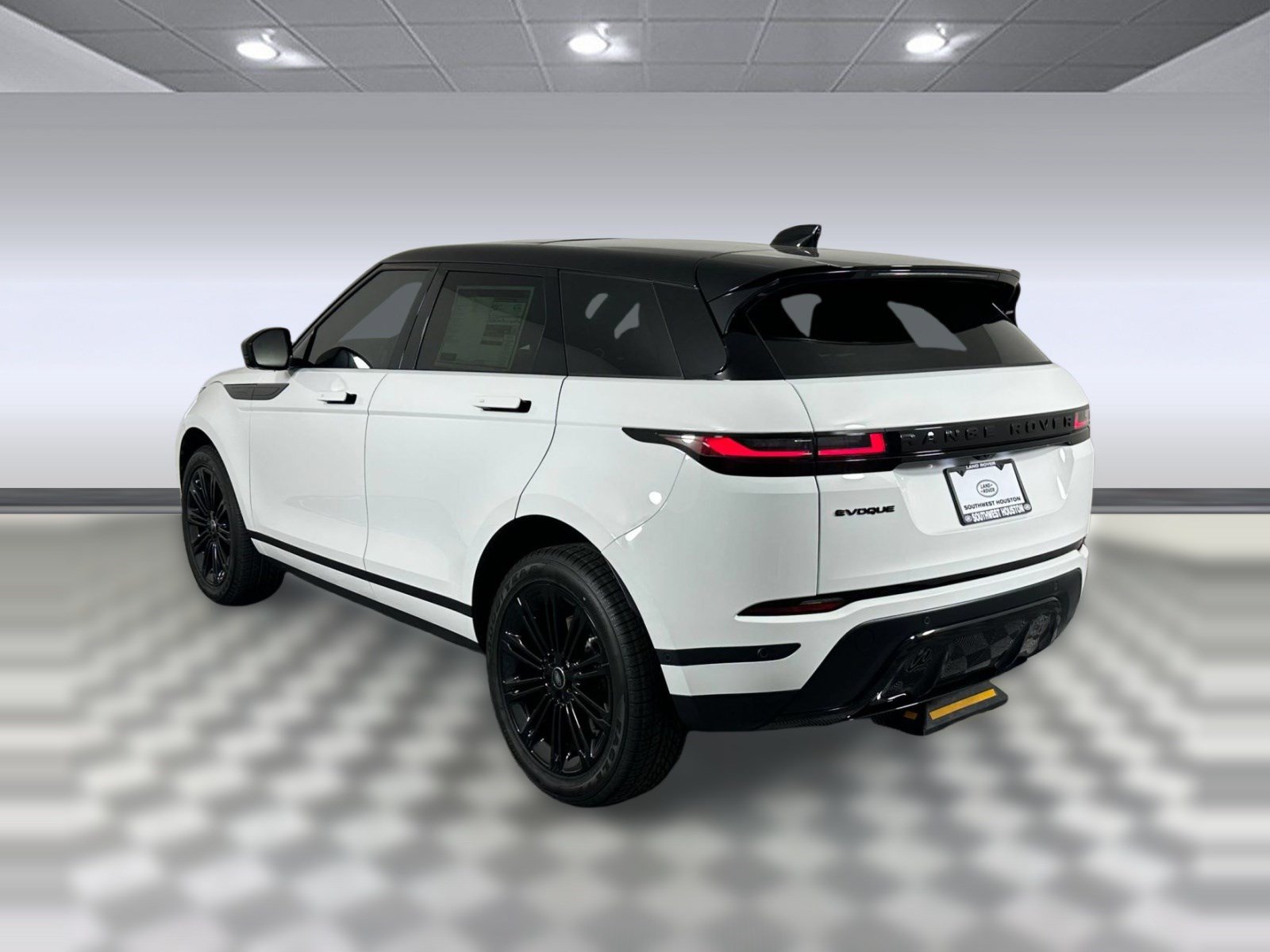 Used 2026 Land Rover Range Rover Evoque S AWD/4WD image 3