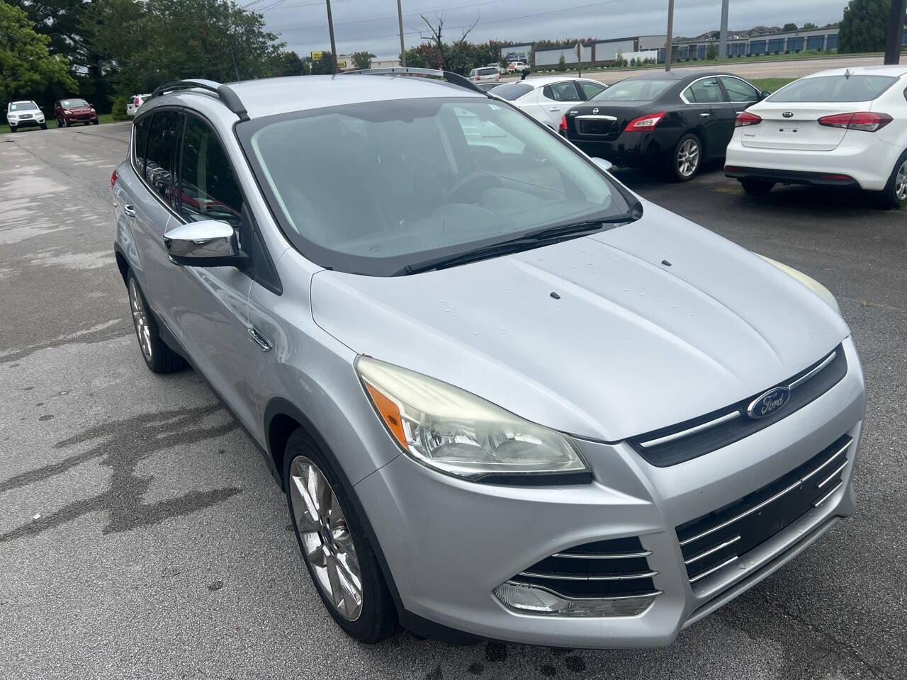 Used 2016 Ford Escape SE w/ SE Chrome Package FWD image 4