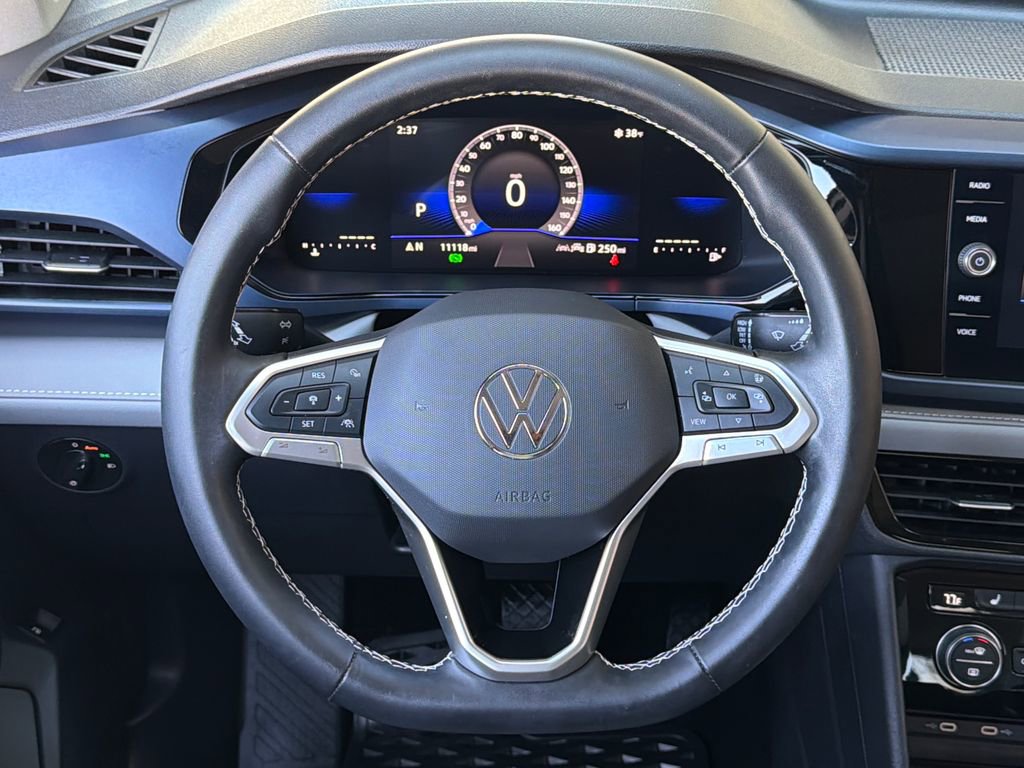 Used 2024 Volkswagen Taos SE w/ MDO Package image 4