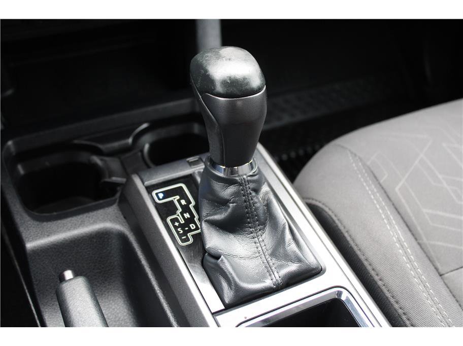 Used 2018 Toyota Tacoma TRD Off-Road w/ Technology Package image 32