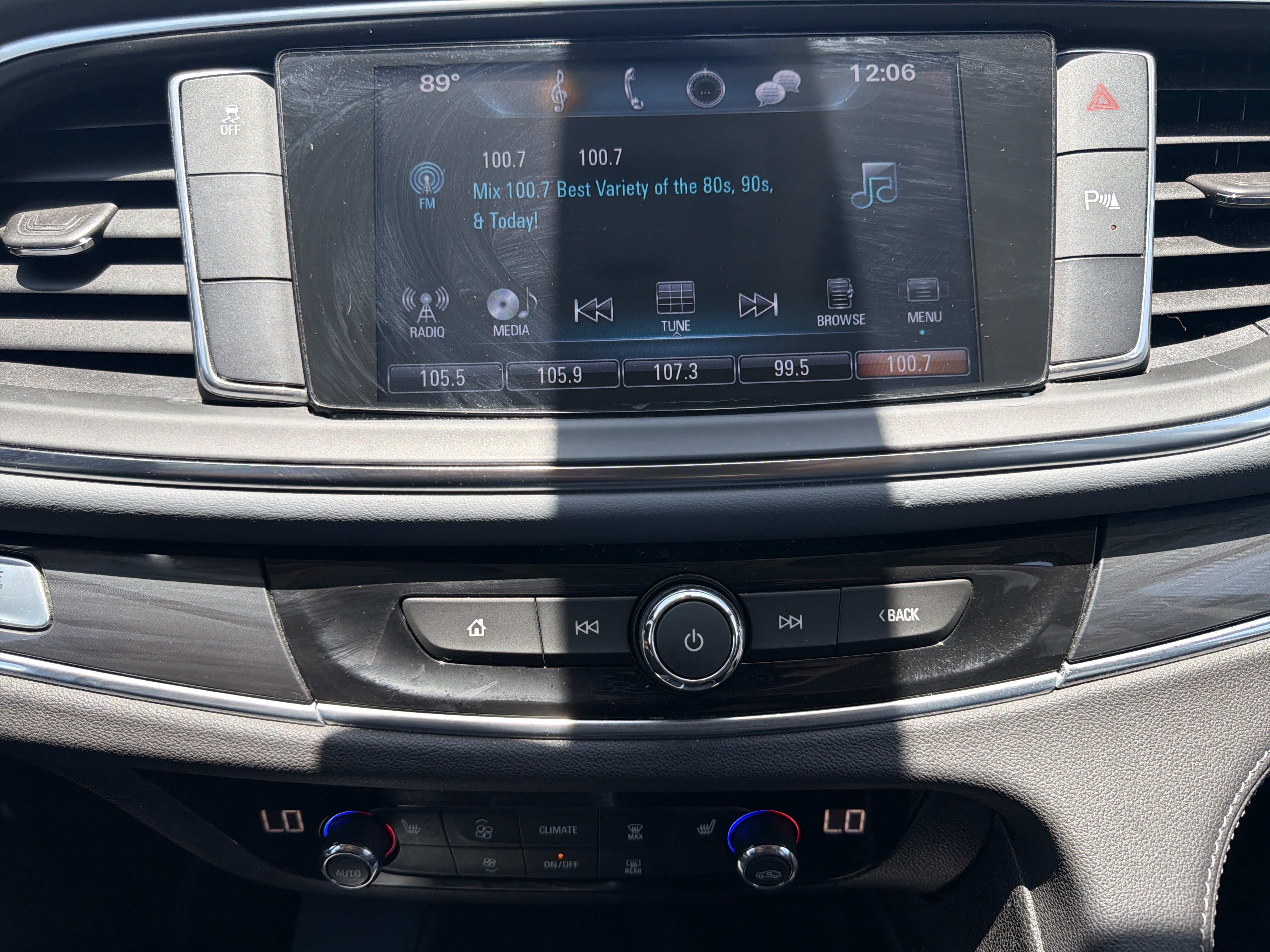 Used 2018 Buick Enclave Essence FWD image 24