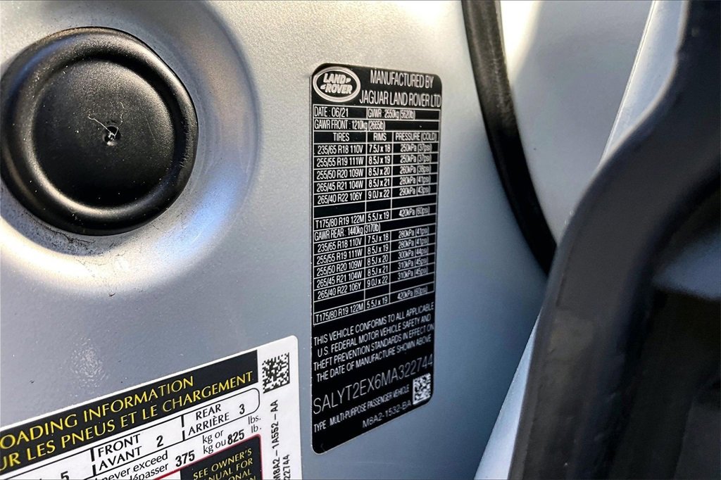 Used 2021 Land Rover Range Rover Velar R-Dynamic S image 17