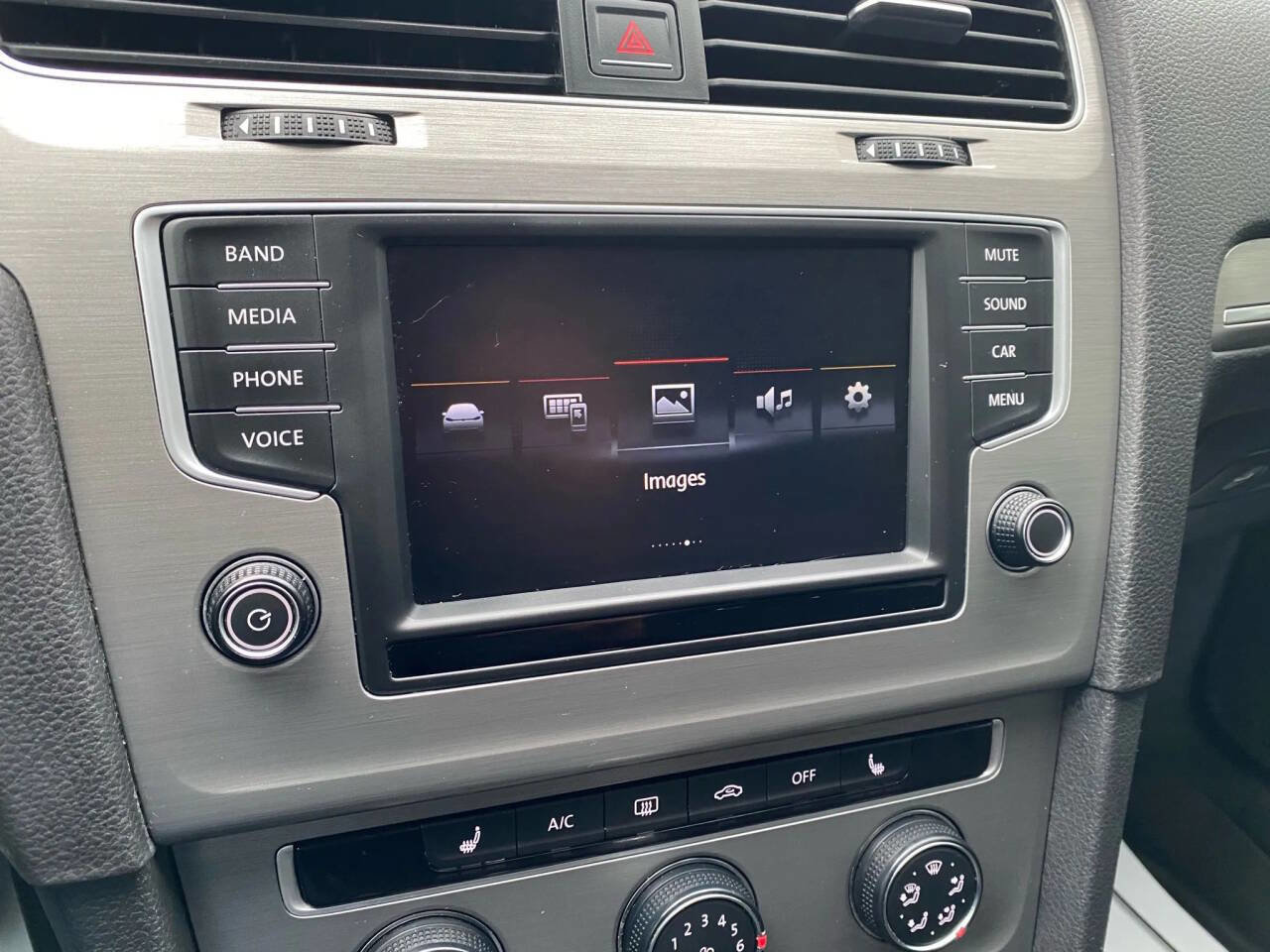 Used 2016 Volkswagen Golf S image 19