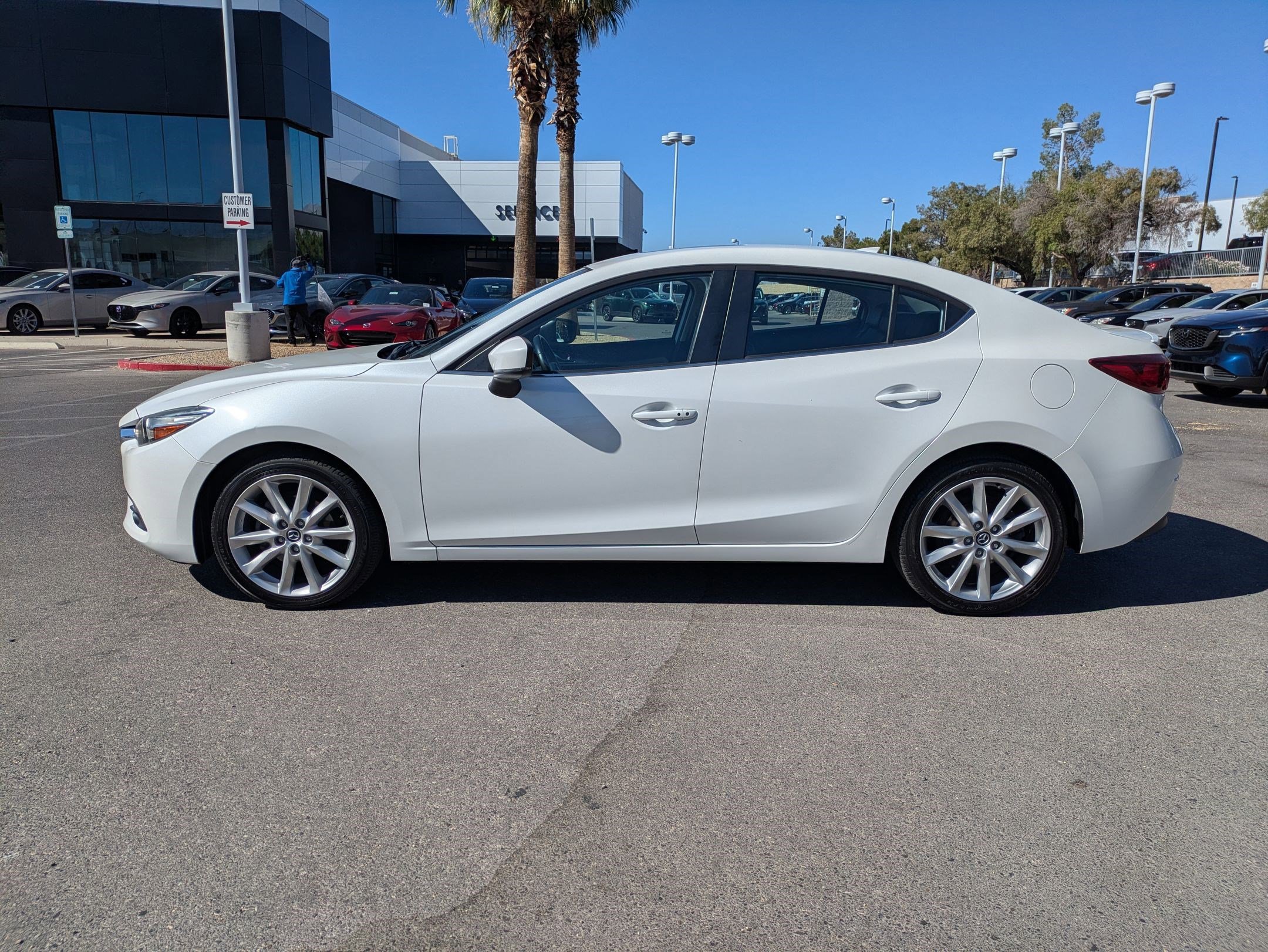 Used 2017 MAZDA MAZDA3 Grand Touring FWD image 2