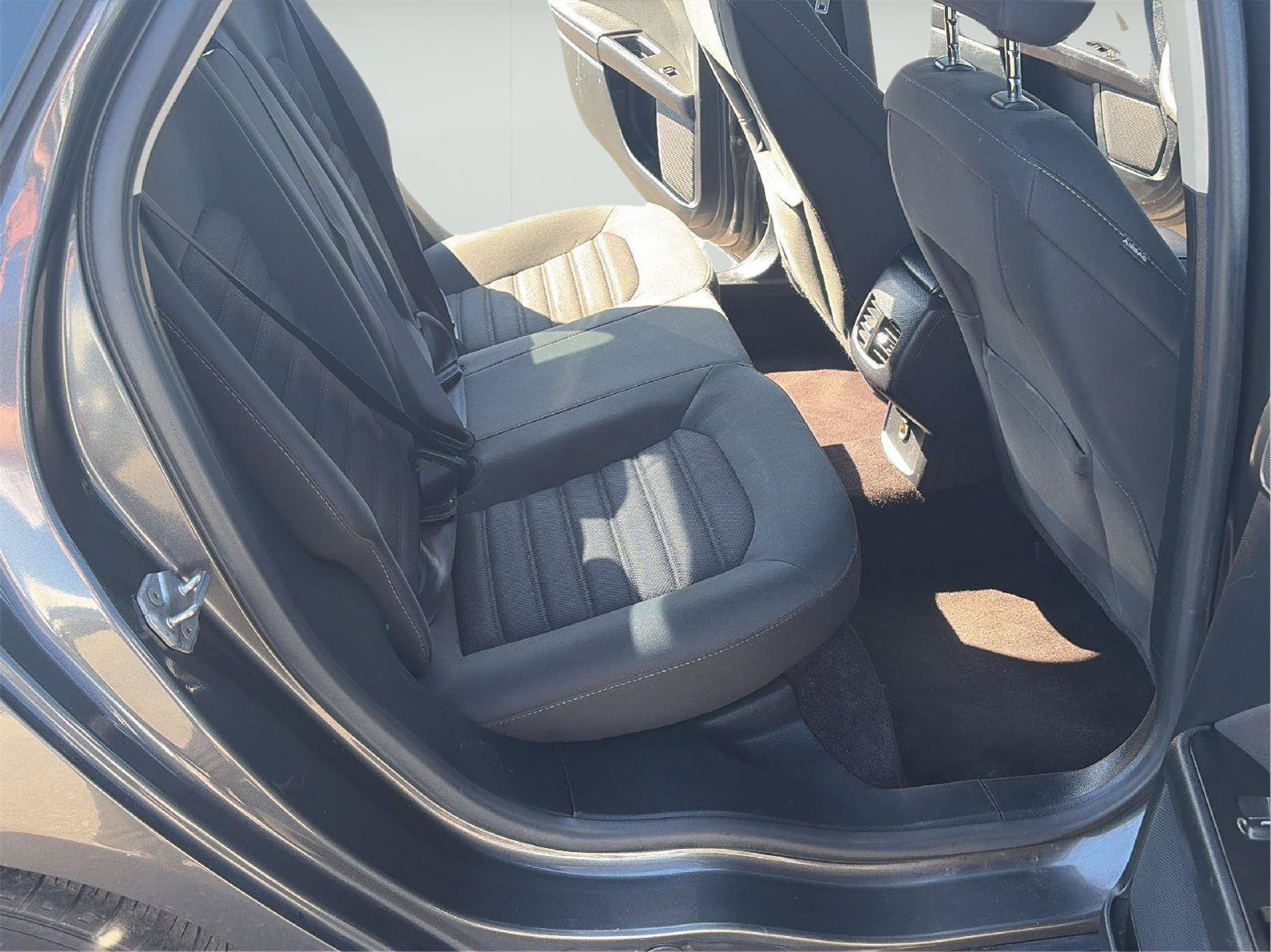 Used 2017 Ford Fusion SE FWD image 15