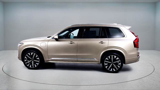 New 2026 Volvo XC90 T8 Plus w/ Protection Package Premier AWD/4WD image 4