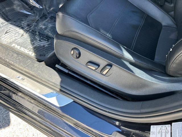 Used 2017 Volkswagen Passat 1.8T R-Line image 28