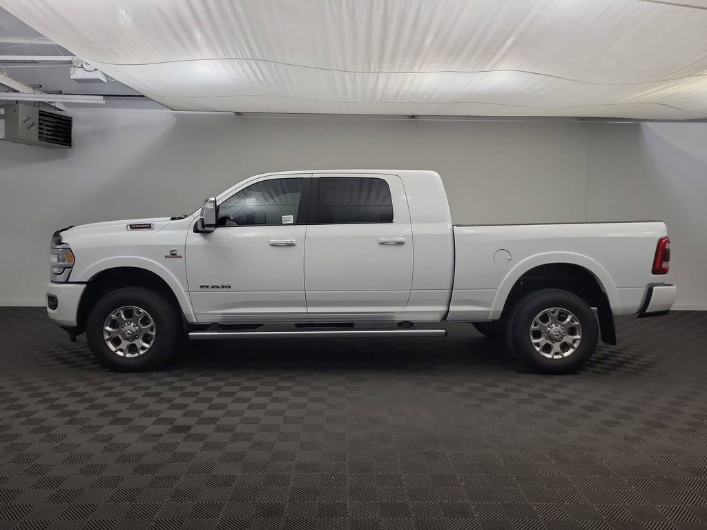 Used 2024 RAM 3500 Laramie AWD/4WD image 2