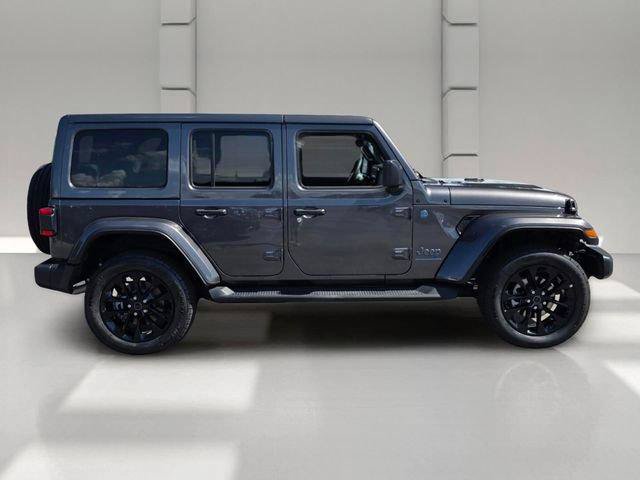 Used 2025 Jeep Wrangler Unlimited Sahara AWD/4WD image 6