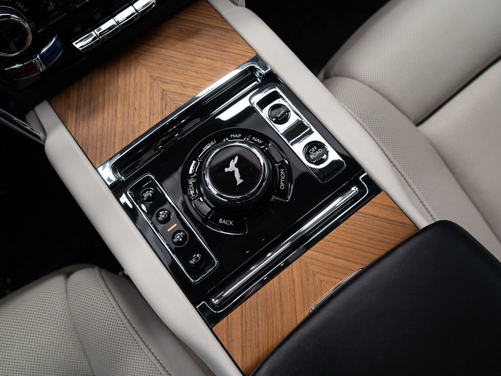 Certified 2020 Rolls-Royce Cullinan image 40