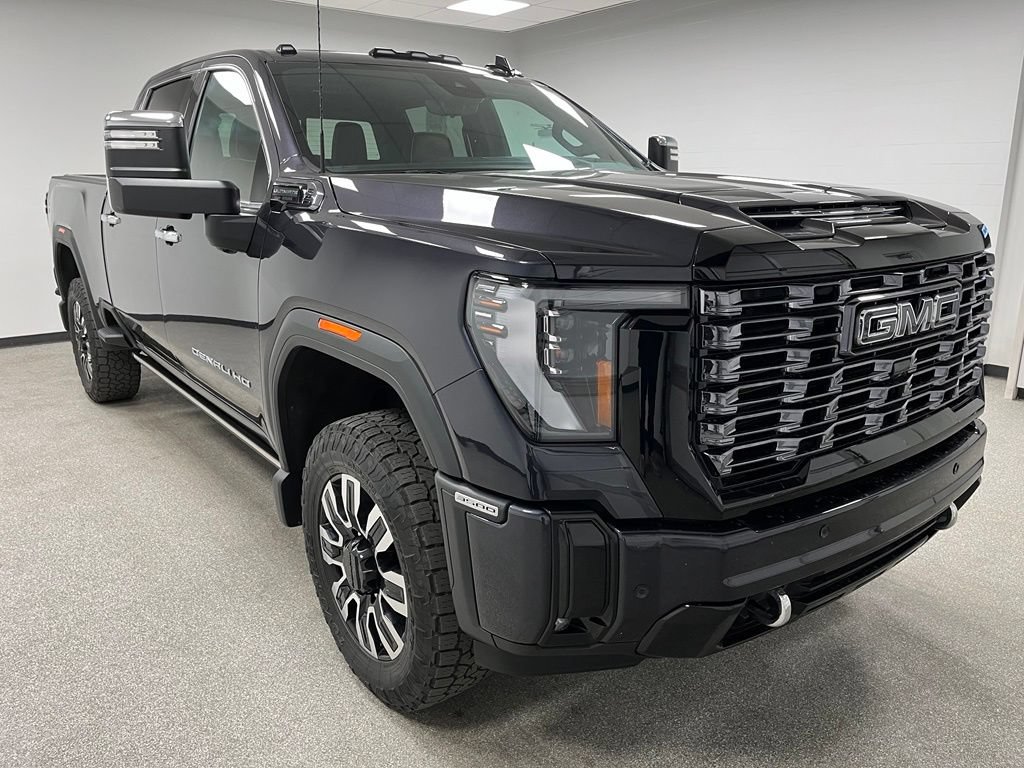 Used 2026 GMC Sierra 3500 Denali Ultimate AWD/4WD image 2