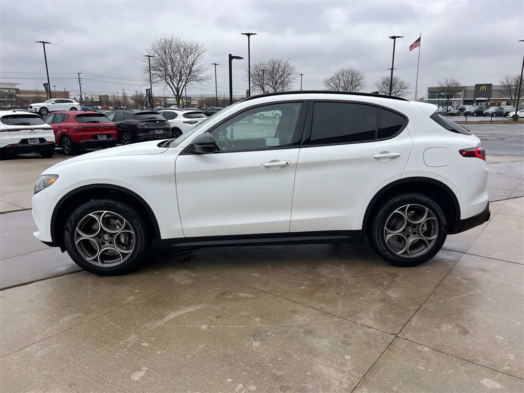 New 2025 Alfa Romeo Stelvio Sprint image 7