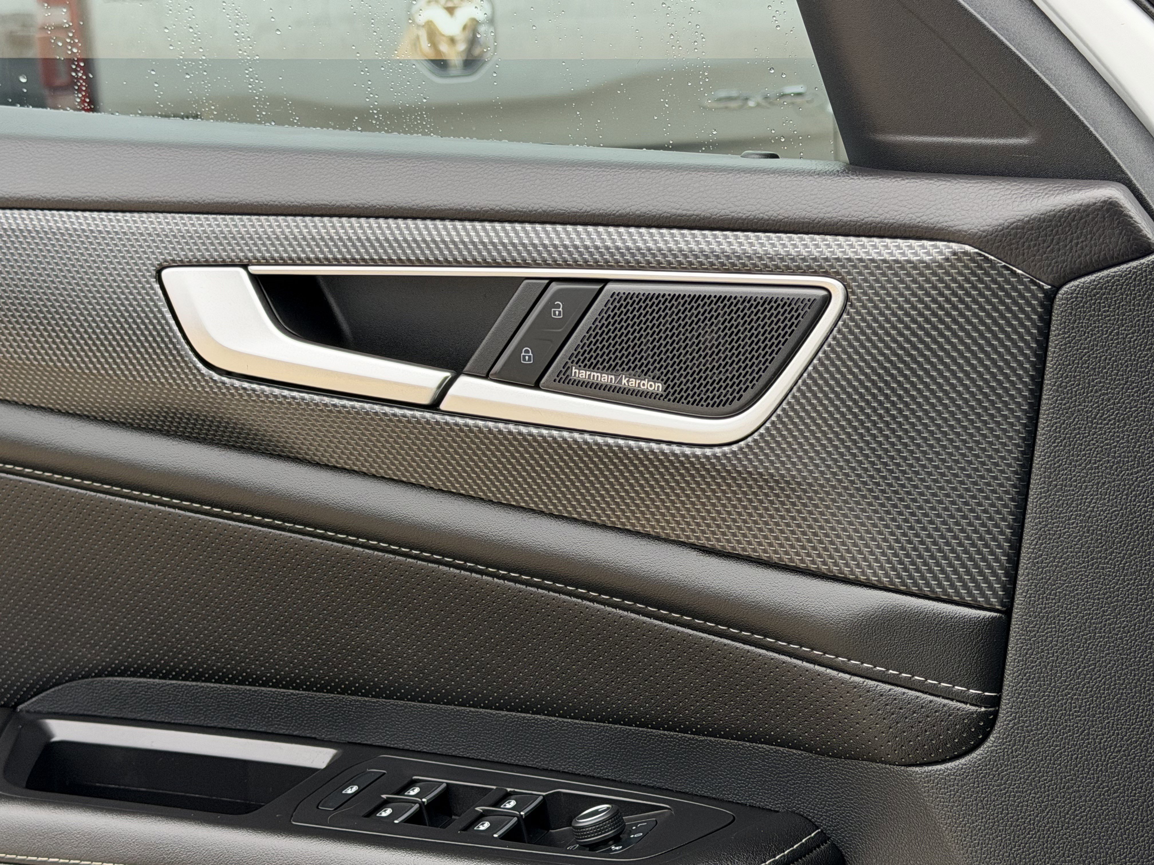 Used 2024 Volkswagen Atlas Cross Sport SEL Premium R-Line image 23