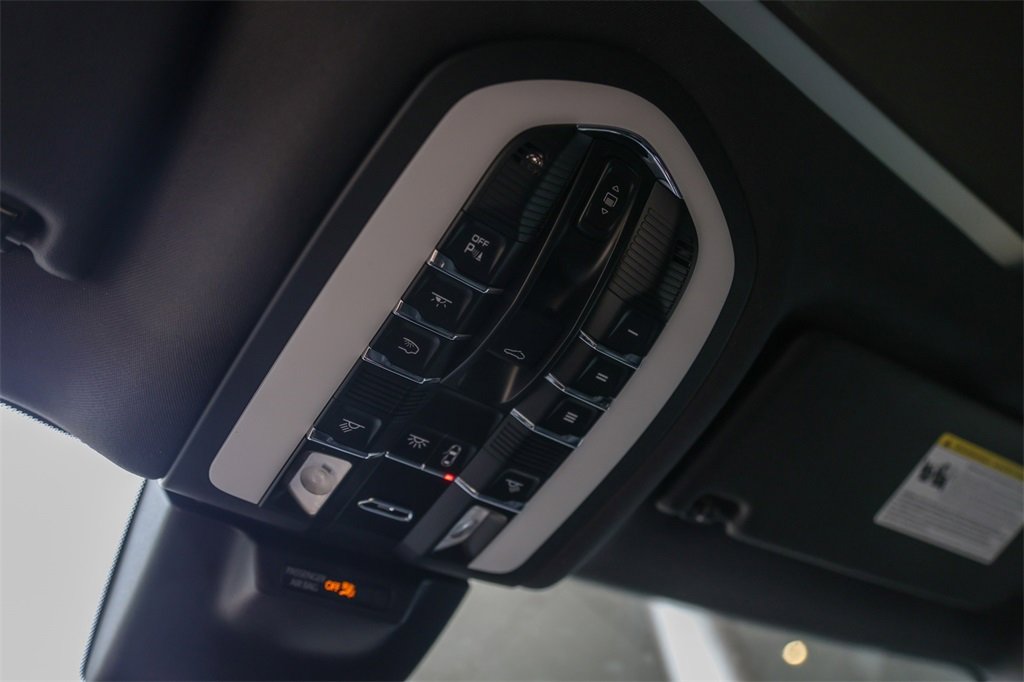 Certified 2025 Porsche Macan Turbo image 21
