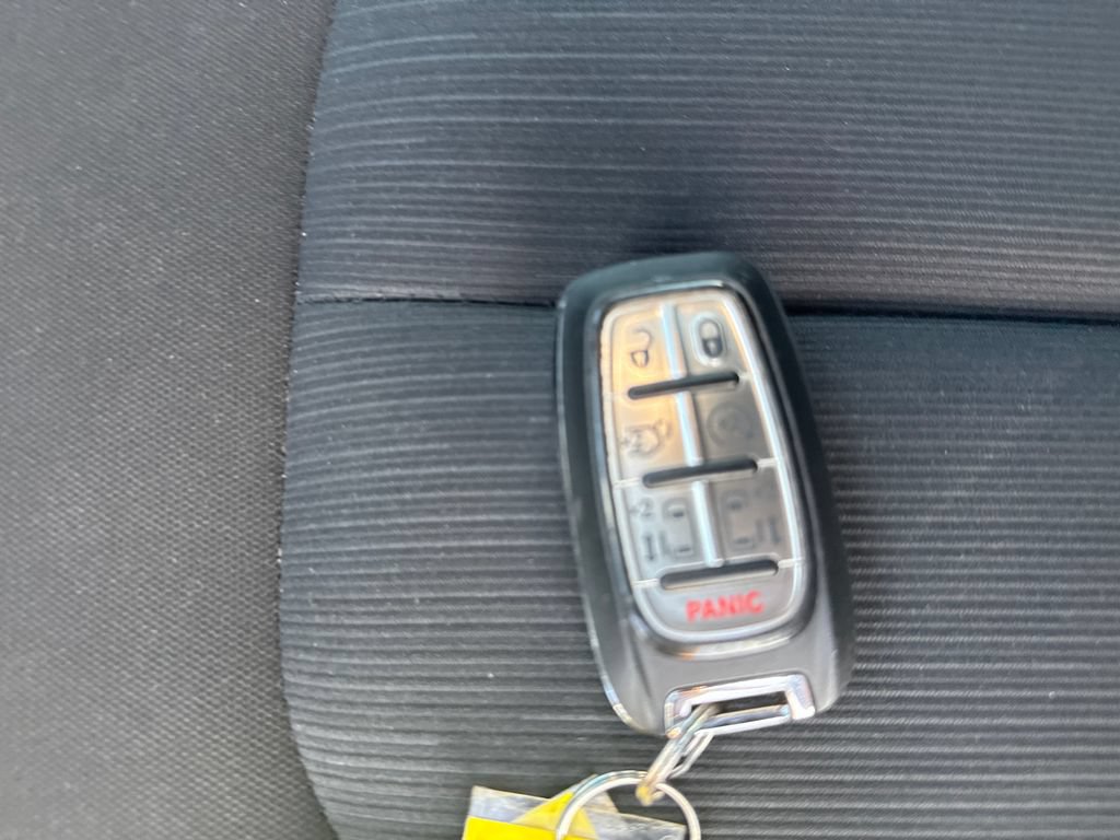 Used 2023 Chrysler Pacifica Touring FWD image 38