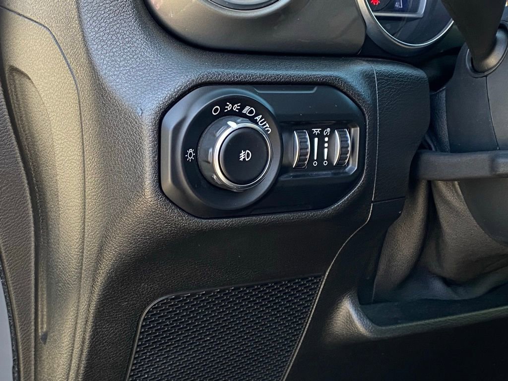 Used 2020 Jeep Wrangler Unlimited Sahara image 12