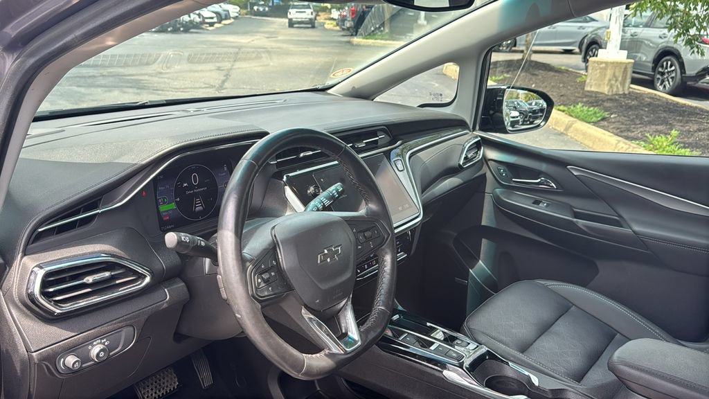 Used 2023 Chevrolet Bolt LT w/ Infotainment Package FWD image 13