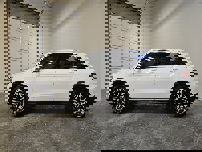 Used 2021 Mercedes-Benz GLC 300 4MATIC image 5