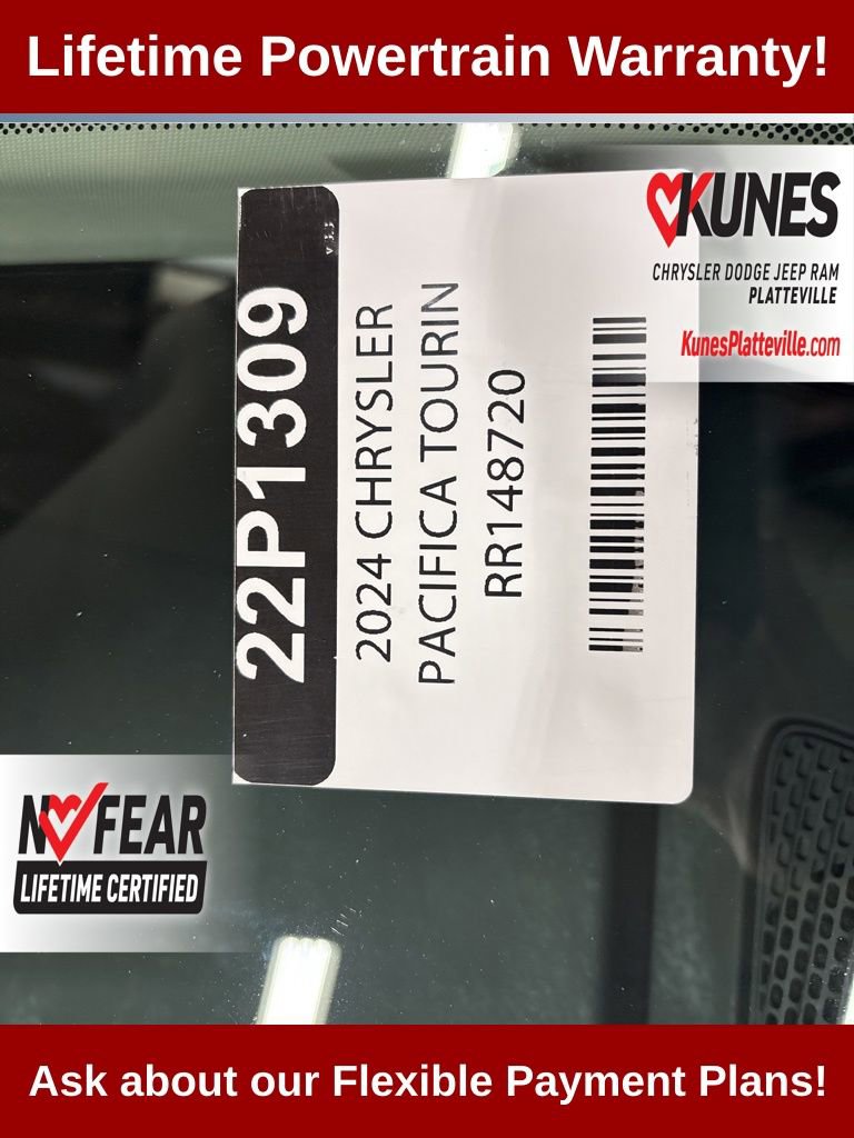 Used 2024 Chrysler Pacifica Touring-L image 32