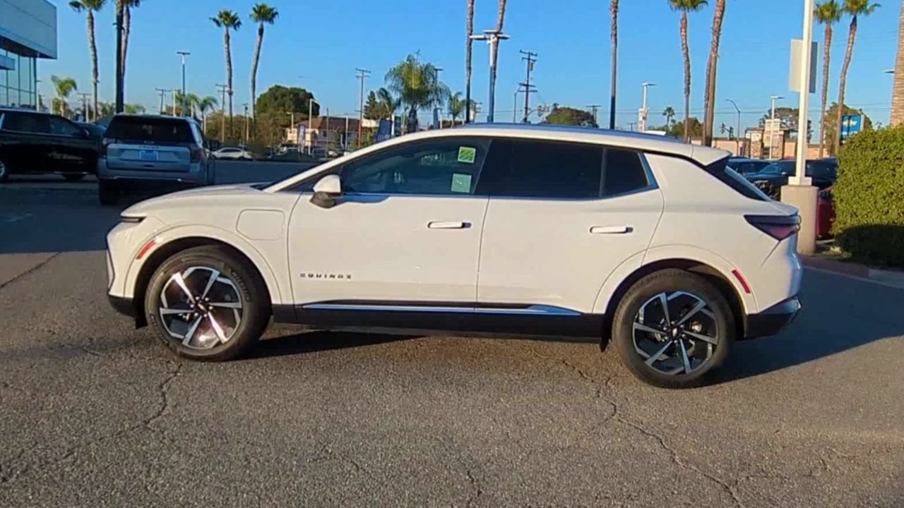 Used 2024 Chevrolet Equinox EV LT w/ LPO, All-Weather Mat Package AWD/4WD image 5