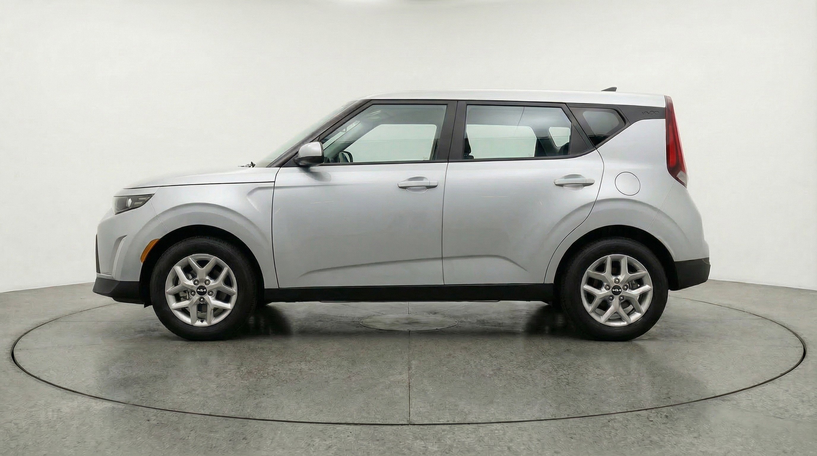 Used 2025 Kia Soul LX w/ LX Technology Package image 5